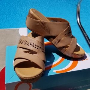 NEW Bare Traps wedge sandals